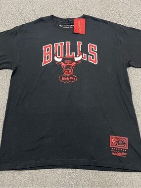 Mitchell & Ness Mens Chicago Bulls Crewneck Tee Large Black Red Logo Windy City